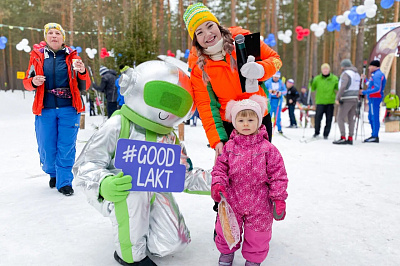 Фоторепортаж. Более 1 тыс. литров йогурта было выпито участниками лыжного марафона в Барнауле